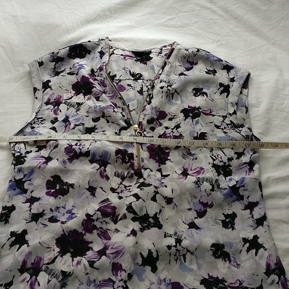 Dynamite purple floral sleeveless top 💜 - Picture 8 of 9